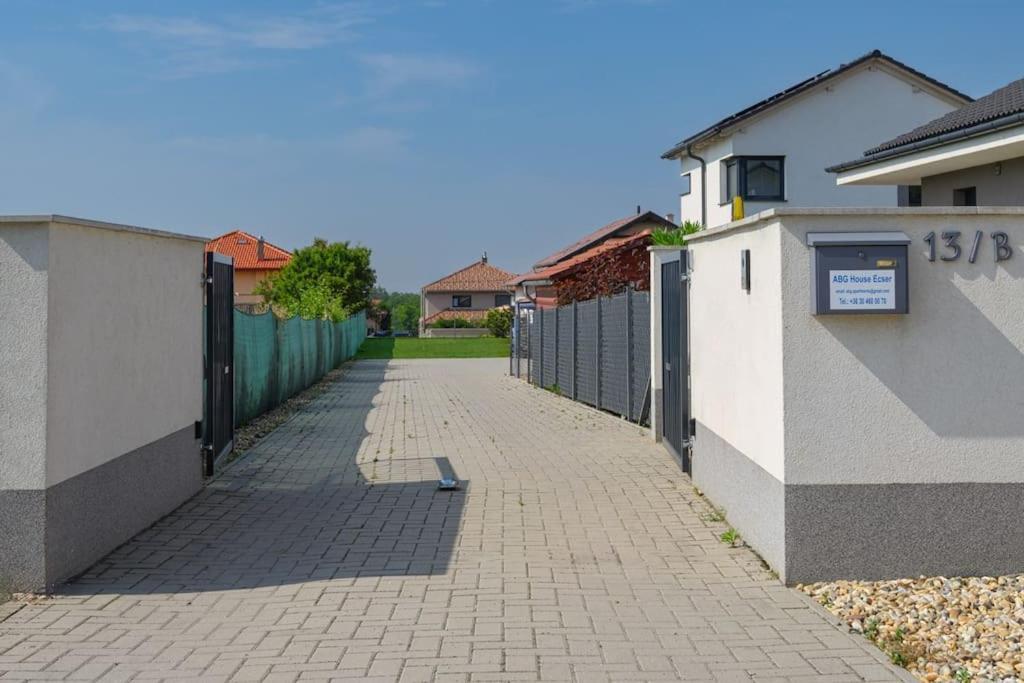 Abg House Ecser Exteriér fotografie