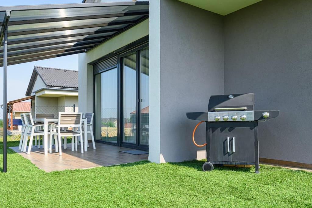 Abg House Ecser Exteriér fotografie